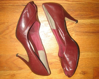 Vintage Andiamo Made In USA Genuine Leather Upper Burgandy Peep Toe High Heel Leather Disco Pumps Shoes Size 7M