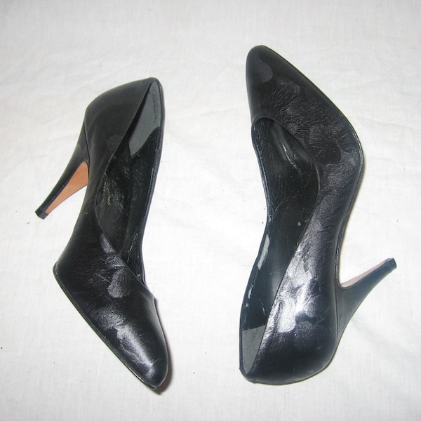 Vintage Rosina Ferragama Schiavone Black Made In Italy Black Leather Vero Cuoio Animal Print Pump Classic Pointed Toe High Heel Shoes 6 1/2M