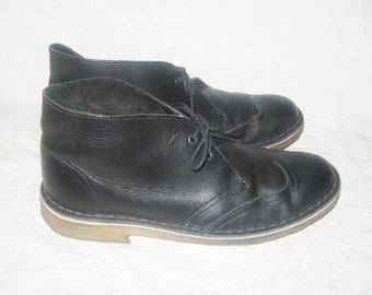 Vintage Clarks Originals Desert Boots Black Ankle High Laced Up Rubber Heels Leather Wing Tip Chukka Moccasins Boots Unisex Women Size 8 1/2