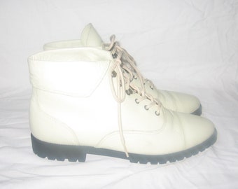 Botas vintage Liz Cole de piel color crema, con cordones, tacones altos y bajos, estilo abuela, grunge, estilo hipster, estilo bohemio, estilo pixie, talla 7 1/2