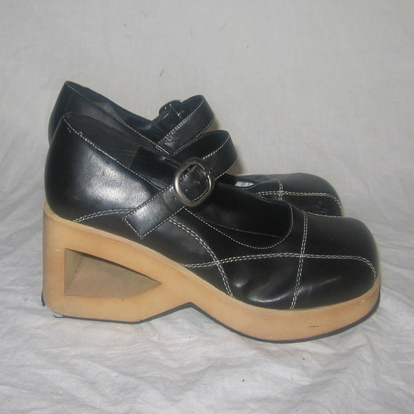 Vintage Rare SODA Wooden Carved Out Wedge Platform High Heel Clogs Geisha Chines Clogs Cut Out Mary Jane Buckled Grunge Shoes Size 8 1/2 M
