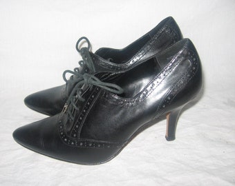 Vintage Circa Joan DH Harding Black Classic Laced Perforated Leather Upper Sole High Heel Pointed Toe Oxford Loafer Shoes Size 6 M