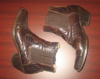 VTG Joan & David Made Italy Brown Emboss Texture Leather Elastic Ankle Chukka Chunky Heel Combat Biker Grunge Goth Boho Western Pullon Boots
