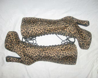 VTG Leopard Animal Print Knee High Platform Laced Up Chunky Heels Goth Grunge Drag Stripper Club Kid Faux Fur Stomp Boots Shoes Size 8-8 1/2