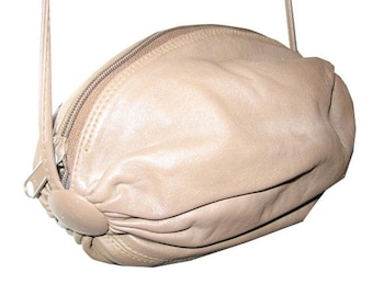 Vintage Samantha Scott Rare Taupe Cinched Zippered Crescent Shoulder Strap Crossbody Leather Boho Disco Handbag