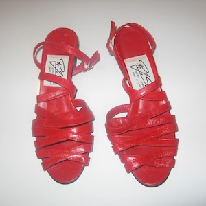 Sandali vintage R.J.S. Design Studio, realizzati in Spagna, con suola in cuoio, chiusura a gabbia, fibbia, cinturini, punta aperta, tacco medio, pantofole, taglia 6 B