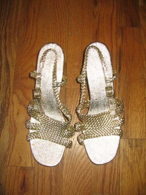 Vintage Made In Taiwan Metallic Gold Braided Woven Buckled Strap Chunky Heel Mod Twiggy Sandals Shoes Sizes Med-Large 7-7 1/2 Ex Large 9-10