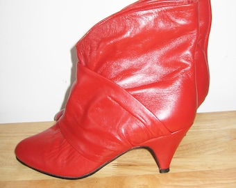 Vintage Hannal Made Canada In Red Slouchy Pleated Overlay Kitten Heel Slanted Leather Booties Fashion Boots Size 7 B