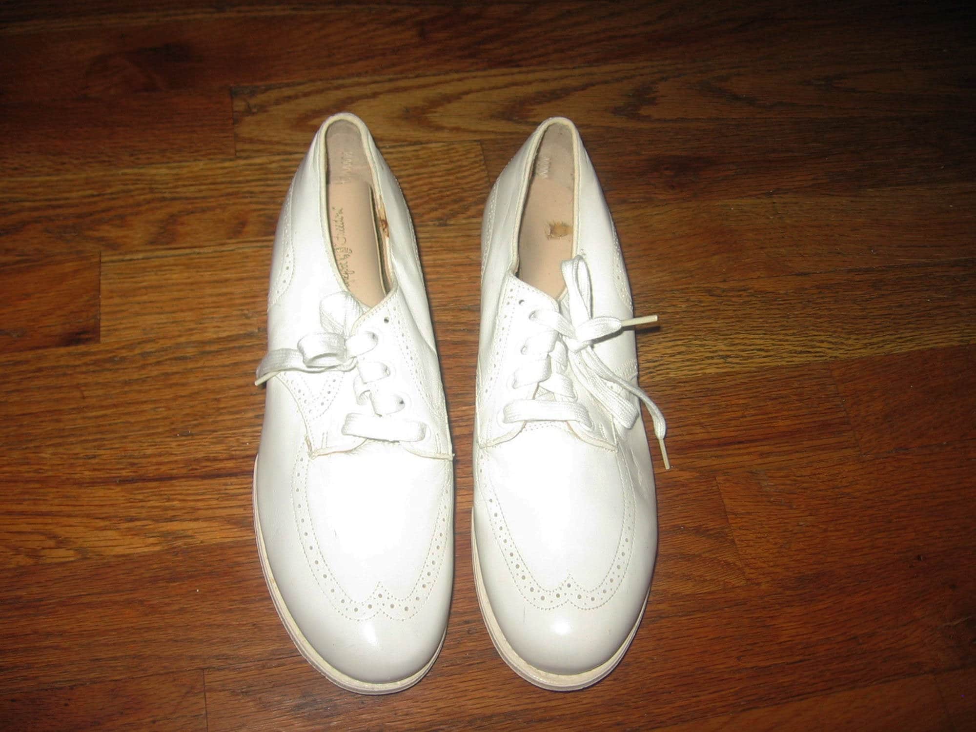 Leather clinical shoes Clearance