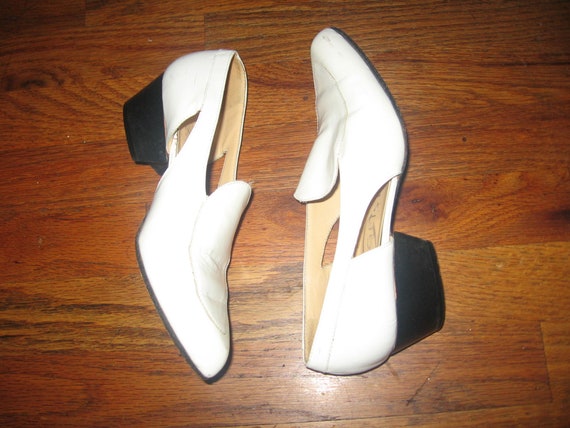 Vintage Zeit Geist Made In Italy White Cut Out Bl… - image 1