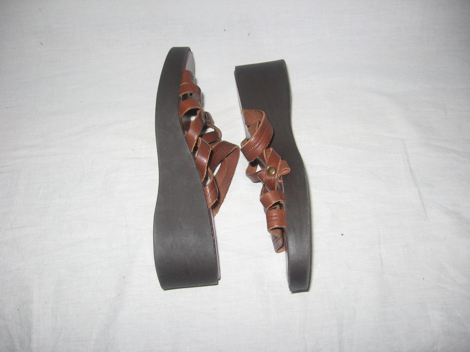 Escarpins Compensés Montego Bay Club - Noir Ou Argent - Cuir Verni à Bretelles Croisées - Taille 10
