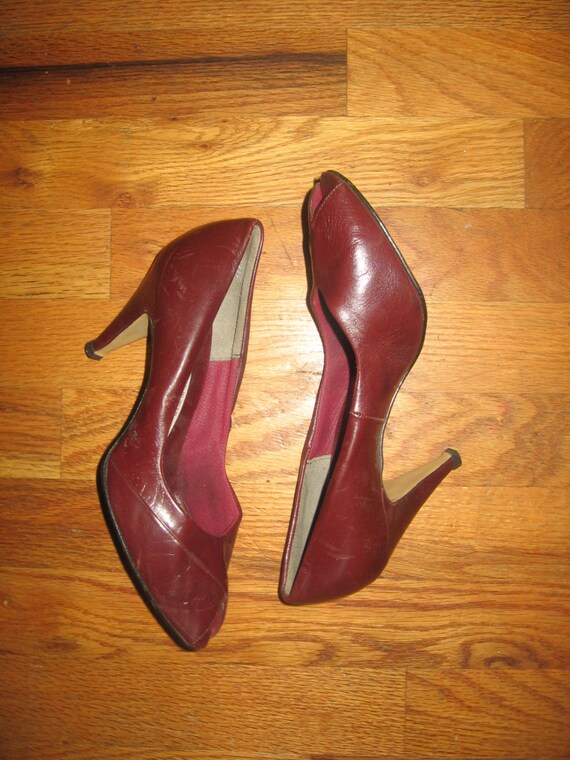 Vintage Andiamo Made In USA Genuine Leather Upper Burgandy Peep Toe High Heel Leather Disco Pumps Shoes Size 7M Vintage Andiamo Made In USA Genuine Leather Upper Burgandy Peep Toe High Heel Leather Disco Pumps Shoes Size 7M