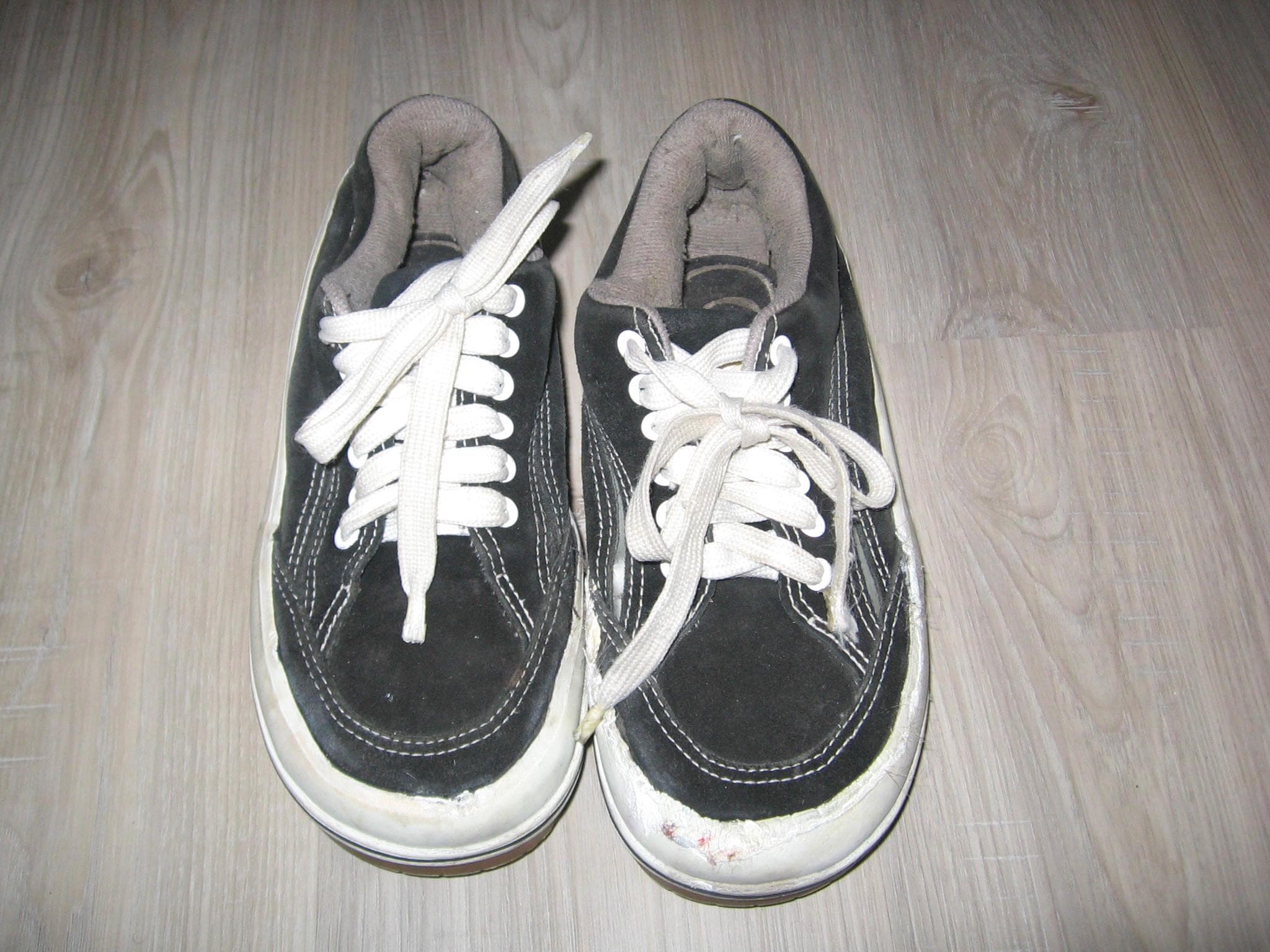 90s black and white shoes