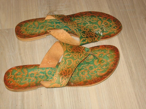 Green Vintage Leather Flat Sandals For Women With Floral Buckle And Cushioned Insole main image 0