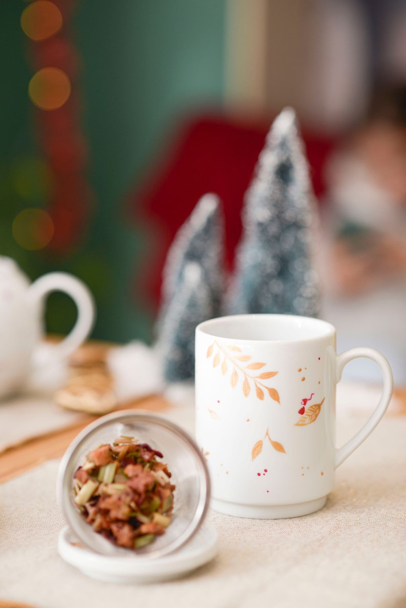 Tisanière à fleurs, porcelaine peinte, tasse thé plumes, mug infusion verveine, cadeau anniversaire, cadeau utile, crémaillère, custom, jeym image 1