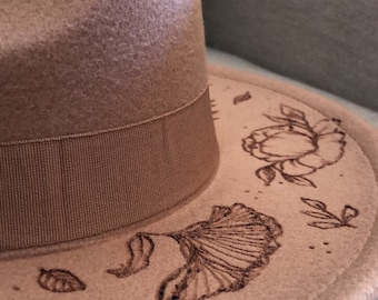 Chapeau feutre femme,fleurs personnalisées, Panama customisé,tattoo floral,chapeau mariée,burnt hat,fedora suédine, chapeau cérémonie,jeym