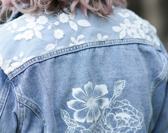 Veste de mariage blouson en jean personnalisé fleuri pour mariée