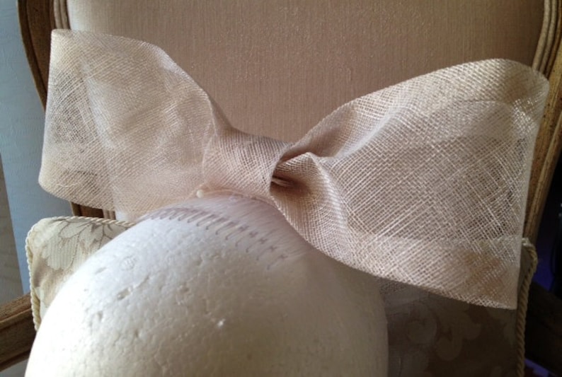 White oversized bow fascinator image 3