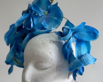 Haaraccessoire met blauwe orchidee op een zilveren haarband! Op bestelling gemaakt!