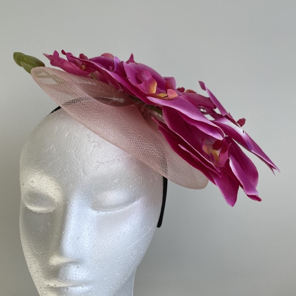 NOUVEAU fascinateur de crinoline rose avec orchidées roses / violettes, fixé avec un bandeau!