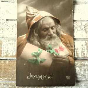 Antieke kerstman ansichtkaart - kerstman kerst, baardsnor, cape-jurk, cadeau strik, frans getint, 1900