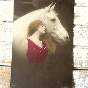 Antieke paardenkaart - Actrice Henny Porten, dame vrouw meisje, romantisch mysterieus wit dier, Edwardiaans beeld, nachtavond, getint 1900