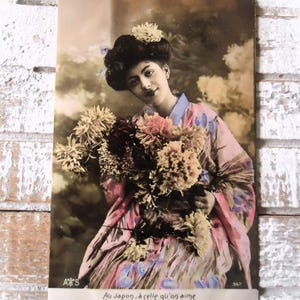 Antieke semi-Japanse ansichtkaart - Europese vrouw, kimono-Aziatische stijl, bloemen, Frans getint 1900