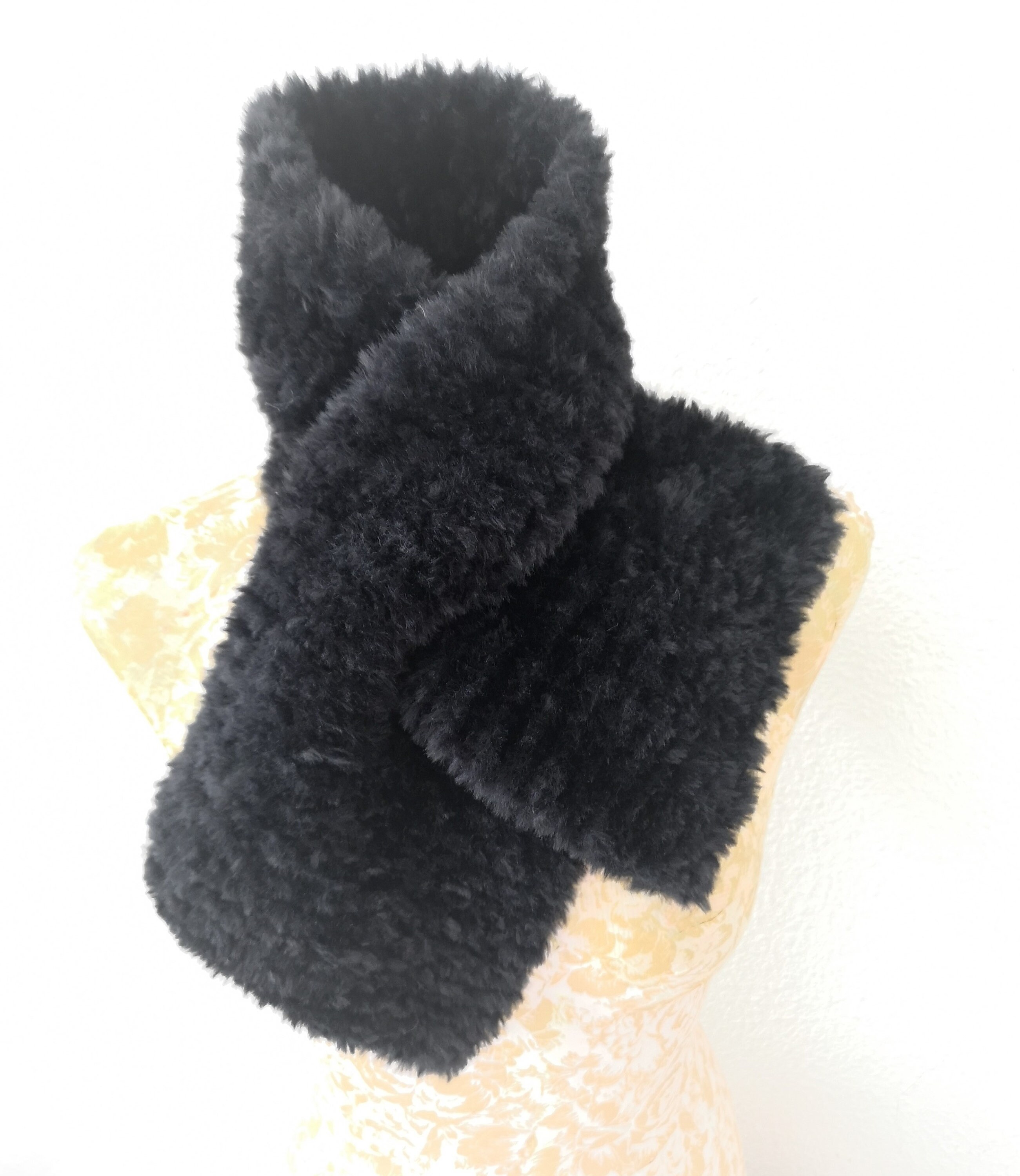 thumbnail image 2 of Queenbox 21.7in Detachable Faux Fur Collar, Neck Warmer 2 of 13