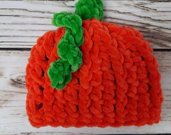 Crochet pumpkin beanie hat in luxury chenille yarn. Super soft. Halloween baby pregnancy announcement. Newborn size. Photography prop.