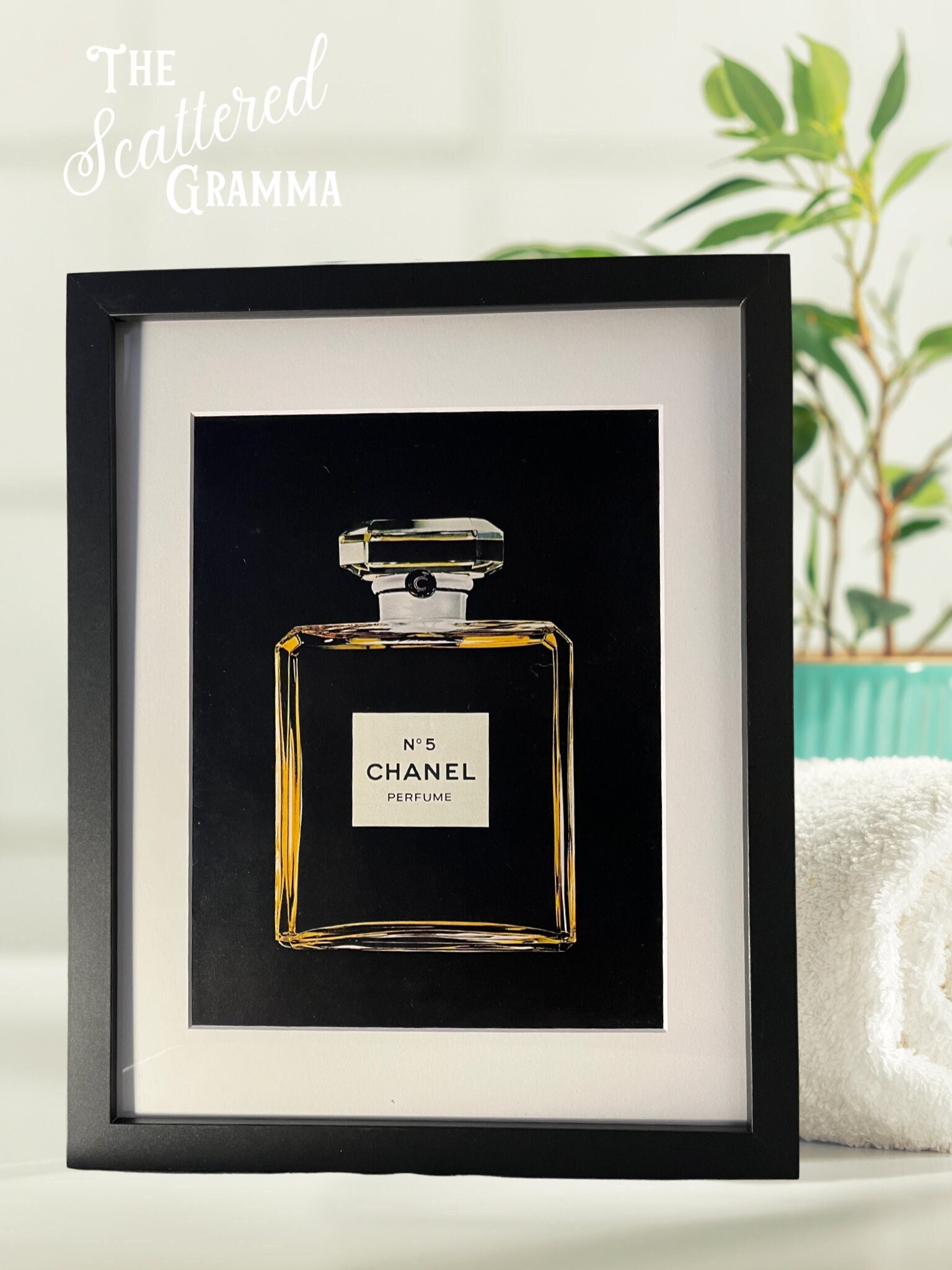 Carry Chanel No5 Poster