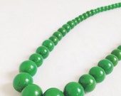 Vintage French Green Catalin (Bakelite) Graduated Bead Necklace