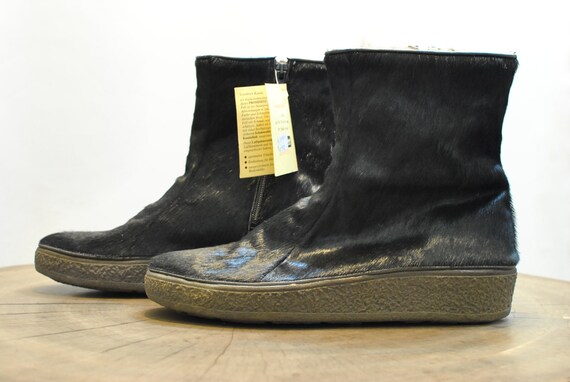 Vintage HEAVY WINTER FUR boots ..............(116)