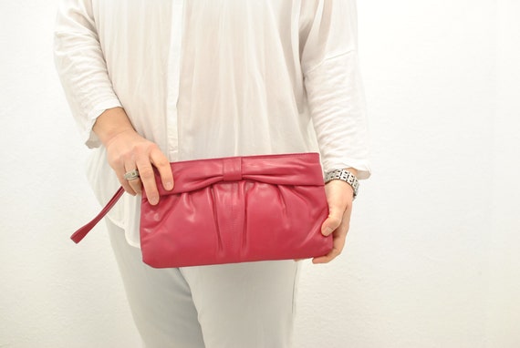 Vintage LEATHER CLUTCH , vintage clutch ..........