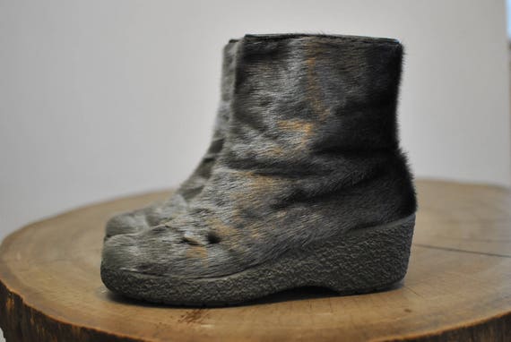 Vintage HEAVY WINTER FUR boots ..............(092)