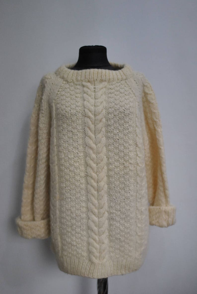women/'s winter pullover.............. 085 Vintage HANDMADE HAND KNIT wool pullover