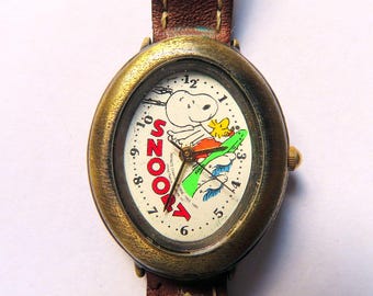 US Tariff Absorbed. Vintage PEANUTS Snoopy Surfboard 1985 United Feature Syndicate Inc. Watch, Rare