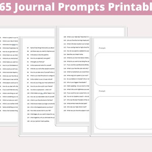 Op de afbeelding: Printbare journal prompts met 365 prompts voor zelfreflectie. De prompts zijn in kolommen op wit papier met een zwarte rand vermeld. Het papier bevindt zich op een witte achtergrond.