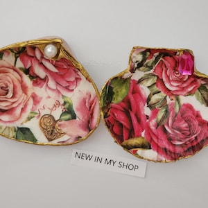 Shabby Roses, Decoupage Clam and Scallop Shells, Ring Dish, Shells Beach Decor