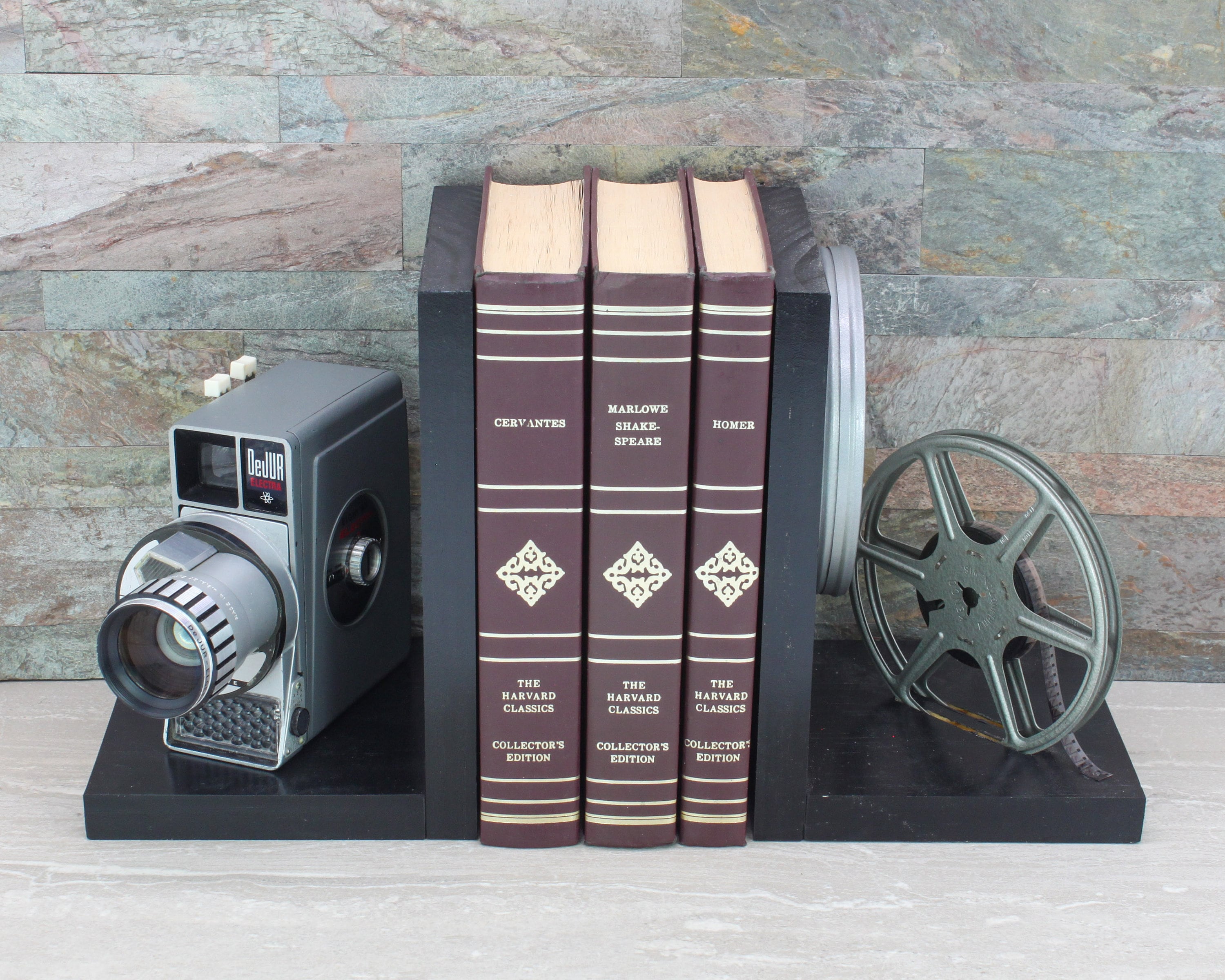 DeJur ELECTRAヴィンテージ・アンティークカメラ File:Vintage DeJUR Electra 8mm Movie Camera, Fully Automatic