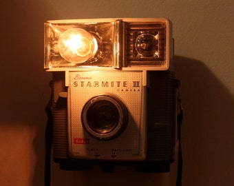 Old-fashioned Camera Nightlight - Kodak Brownie Starmite II/III