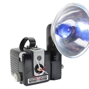 Vintage Brownie Hawkeye Camera Clock with Flash: Retro Photographer Gift
