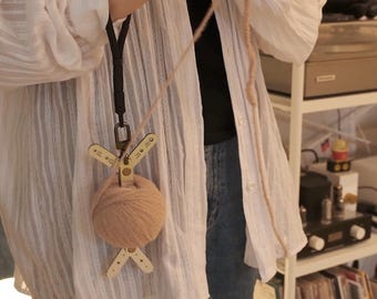 Foldable 3-in-1 Magnetic Yarn Holder - Portable & Collapsible Yarn Dispenser for Knitting on the Go, Smooth Rotation, Travel-Friendly