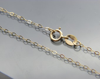 Collier chaîne à maillons plats en or jaune 10 ct avec pendentif 16 pouces, 18 pouces, 20 pouces, 22 pouces, 24 pouces (PRIX DE GROS)