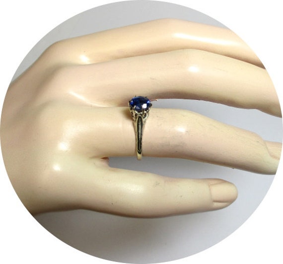 Lovely! - Blue SAPPHIRE Engagement Ring - Vintage… - image 5