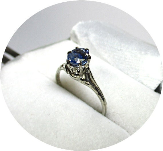 Lovely! - Blue SAPPHIRE Engagement Ring - Vintage… - image 1