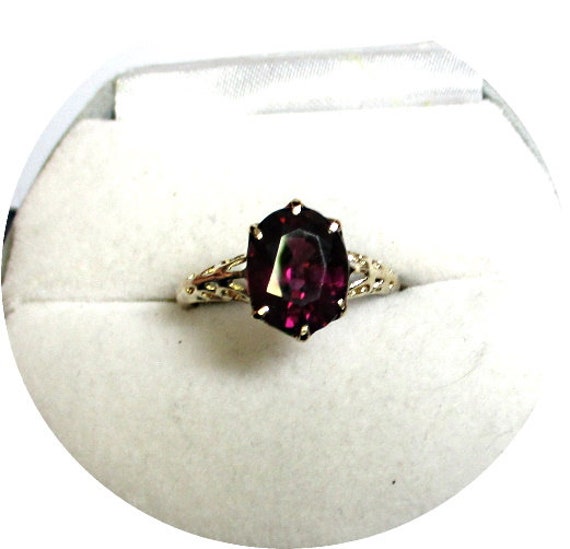 Ring - RHODOLITE Garnet - Violet Red - Vintage 14k