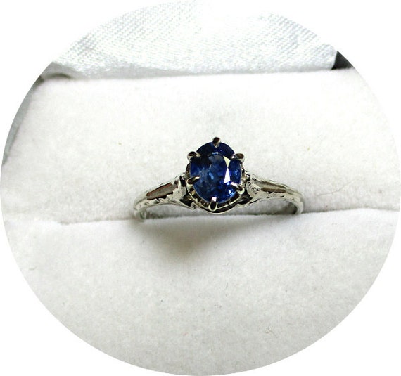 Lovely! - Blue SAPPHIRE Engagement Ring - Vintage… - image 1