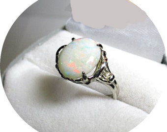 Ring - Lovely Australian OPAL - Multi-Color - 14k Vintage White Gold Mtg.