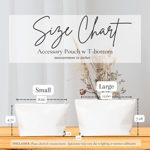 Op de afbeelding: Maattabel voor een witte accessoire-tas met een T-bodem. De tabel toont de afmetingen in inches voor een kleine tas (8,66 inch breed en 4,72 inch hoog) en een grote tas (12,60 inch breed en 7,28 inch hoog).