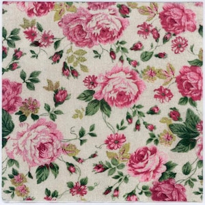 Decoupage servet | Roze rozen op een stoftextuur | Roze servetten | Bloemenservetten | Vintage servetten | 4 papieren servetten voor decoupage